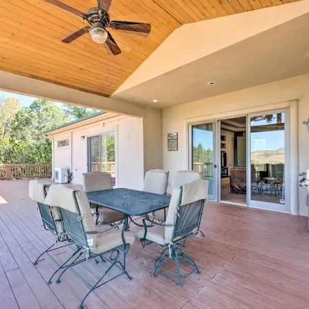 'Doc's Retreat' in Ruidoso Downs w/ Mtn Views