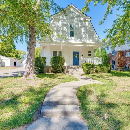 Walk to Dtwn Warrensburg Cozy Family Home!