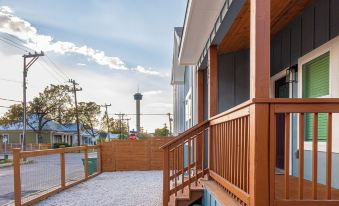 5br/3ba Minutes From the Action With Skyline Views