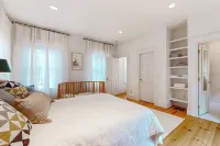4-Season Escape w/ Plunge Pool/Soaking Tub & Sauna - 4-Star