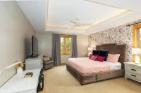 Spacious-Hot Tub-Pool Table-Screen Porch-6 Bedroom-6 Bathroom - 4-Star