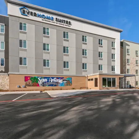 Everhome Suites San Antonio Lackland Near SeaWorld by Choice Hotels Отели рядом с достопримечательностью «Аквапарк Акватика в Сан-Антонио»