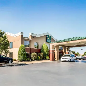 Quality Suites Paducah I-24
