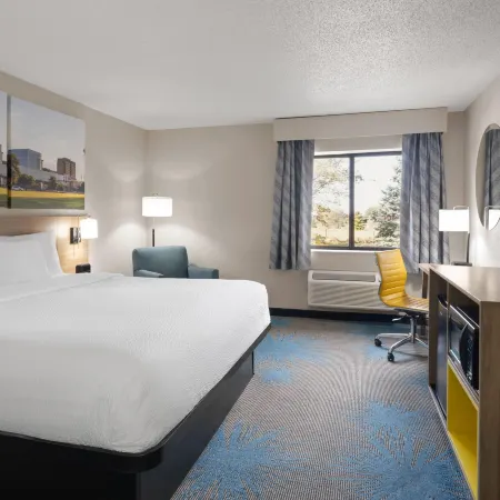 Days Inn by Wyndham Davenport