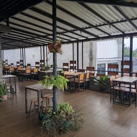 Tulip Guest House & Cafe