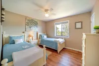 Fire Pit & Views: Falconcrest Cottage in Payson! - parking