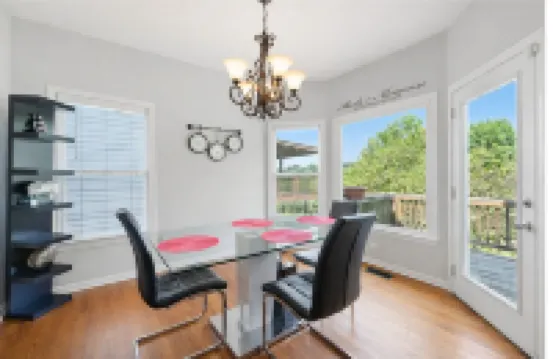 Beautiful Downtown Brick Road Home Oasis With Stadium View