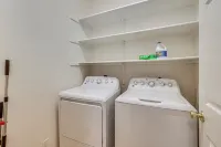 Suburban San Antonio Stay Near Parks & Hospitals - Wifi