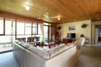 Chloe's Cabin Accommodation