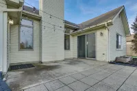 Tranquil Fort Wayne Home 7 Mi to Downtown - parking