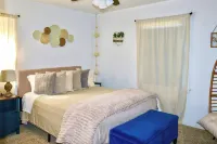 Near Detroit Metro Area New Baltimore Home! - Homestays
