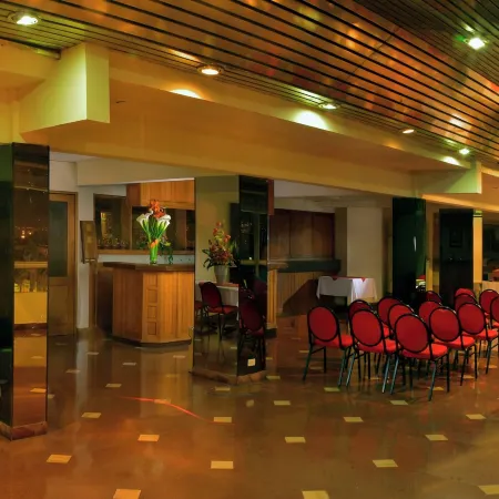 Cesar's Plaza Hotel