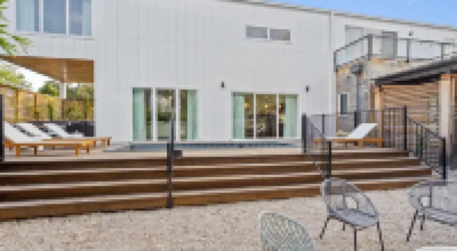 Private Pool and Hot Tub Oasis - Stunning Low-Allergen Retreat