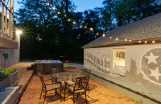 新遊樂場：熱水浴缸、遊戲和百老匯熱潮！