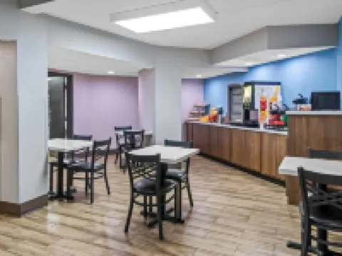 Days Inn & Suites by Wyndham DeSoto Hotels in DeSoto