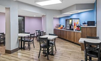 Days Inn & Suites by Wyndham DeSoto
