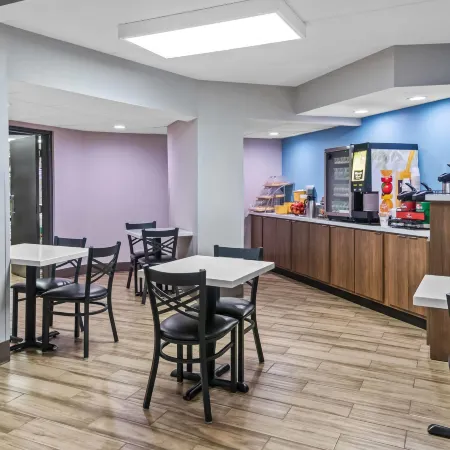 Days Inn & Suites by Wyndham DeSoto