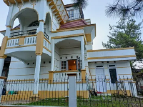 Villa Imah Koneng at Cipanas Puncak