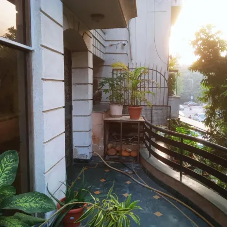 2 Bed Apartment Sleeps 4 with Parking New Delhi