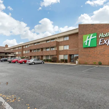 Holiday Inn Express CHICAGO-DOWNERS GROVE by IHG