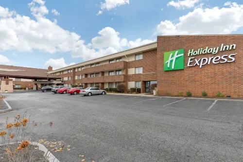 Holiday Inn Express CHICAGO-DOWNERS GROVE by IHG