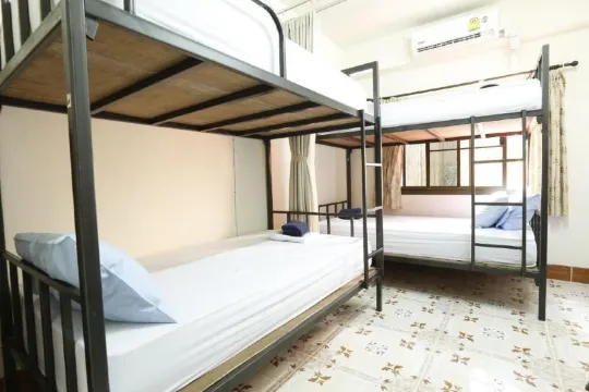 4 Beds Mixed Dormitory AC Room 1Person/Bed