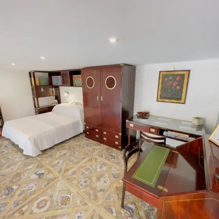 Coco's Apartments - de Vivo Realty