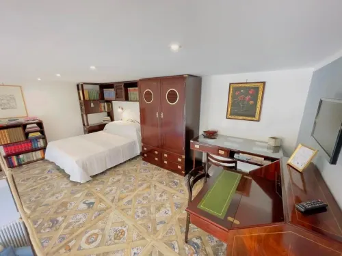 Coco's Apartments - de Vivo Realty