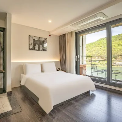 Namyangju Reina Hotel Отели рядом с достопримечательностью «Гробница Сарын»