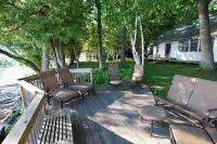 火炬湖畔私家沙灘 • 度假小屋 + 家庭旅館 • 步行可至奧爾登(Private Sandy Beach on Torch Lake • Cottage + Guest House • Walk to Alden)