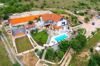 Villa Kamenia - Homestays