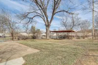 1 Mi to Campus: Modern Tulsa Home w/ Private Yard - Homestays