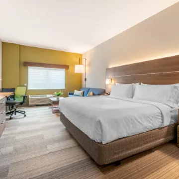 Holiday Inn Express & Suites ST. PETERSBURG - MADEIRA BEACH by IHG