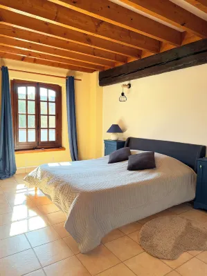 Domaine du Cellier de la Couronne - Bed and Breakfasts