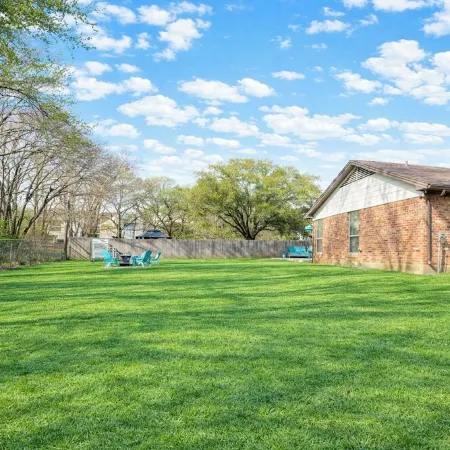 Green Belt cul-de-sac with hiking trail in the heart of the city. 5 Miles -DFW