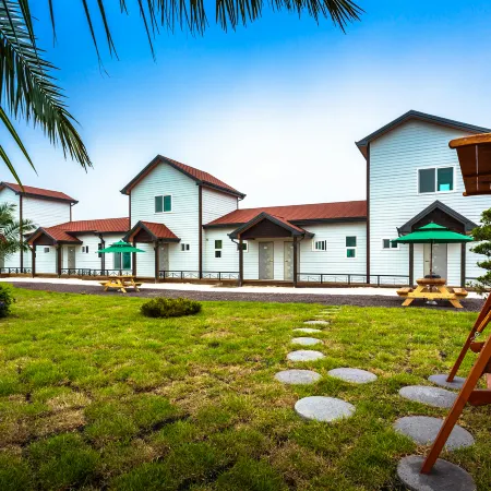 Seogwipo Mandolong House Отели рядом с достопримечательностью «Тематический парк Sunrise Lands»