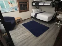 Spacious in-Town Family Home, Walk to Beach & Downtown, Quiet Retreat 샤를부아 호텔