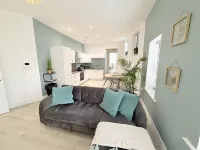 Courtyard Retreat - Apartments