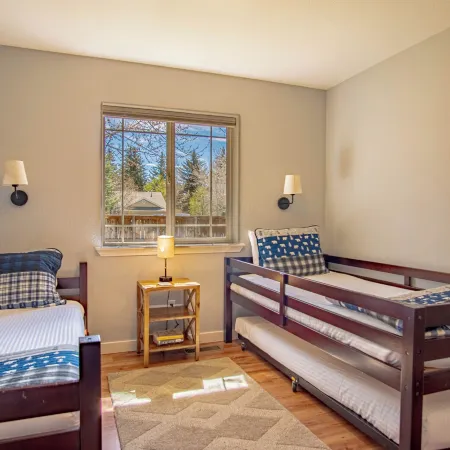 In the Heart of Hailey; Private Pet-friendly 3 Bedroom Home With Garage