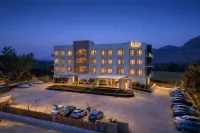 Avisa Hotel & Resort - Abu Road Luxury Pool & Mountain View