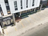 Pusi Hotel Hotels in Ельбасан