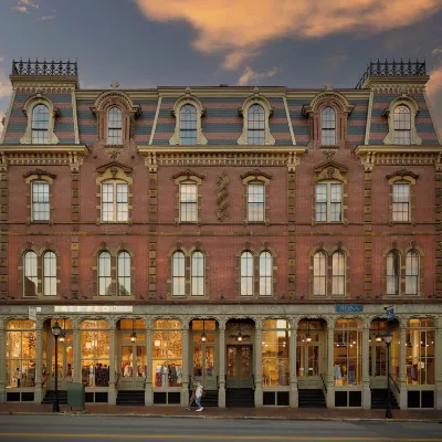The Docent's Collection Hotels near Portland Observatory