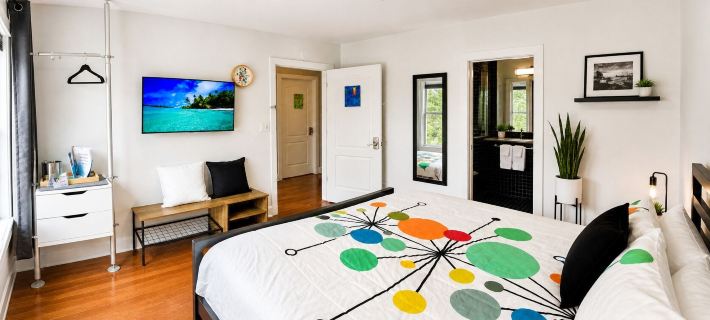 House 5863- Chicago's Premier Bed and Breakfast Hotels in Chicago