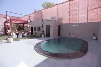Misti Pool And Resort - Villas