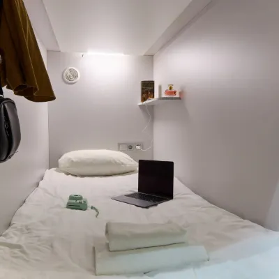Oranzhevoe Nebo Hostel โรงแรมใกล้พิพิธภัณฑ์คุนส์คาเมรา