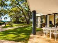 98 Steps to the Beach - Retreat with Pool Access Hotels in Broadwater