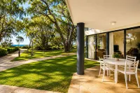 98 Steps to the Beach - Retreat with Pool Access