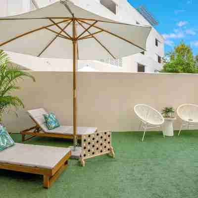 Spacious Retreat With Courtyard Resort Pool Hotel Exterior