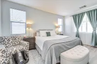 Pool & Yard: Luxe Beaumont Getaway!
