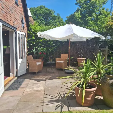 The Smarden Snug for Garden Lovers
